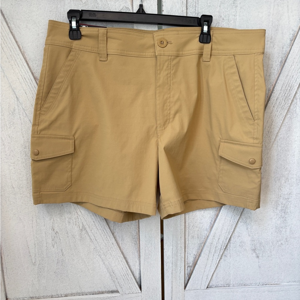 Eddie Bauer Women’s Cargo Shorts Size 14 Khaki Stretch Casual New W/Tags